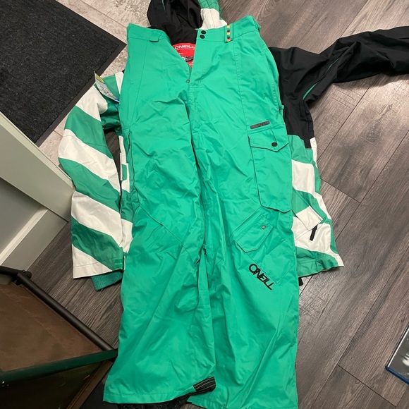 O’Neil Snow Suit - Picture 3 of 4